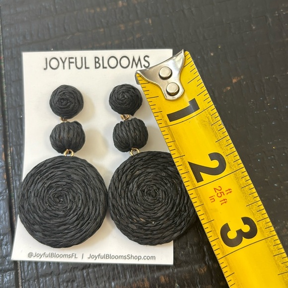 🎈4 LISTINGS FOR $20! Raffia straw Drop black earrings | round earrings - Picture 3 of 4